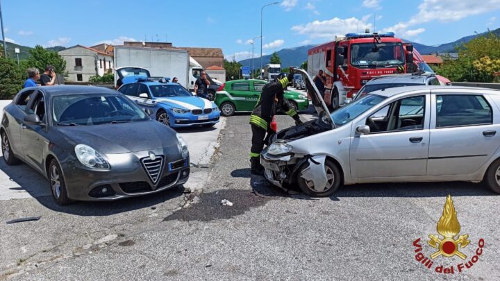 Maxi tamponamento tra tre auto sulla Statale 85 a Pozzilli