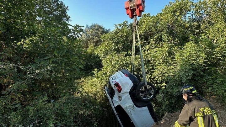 Finisce con l’auto nella scarpata, paura a Ceppagna per una donna