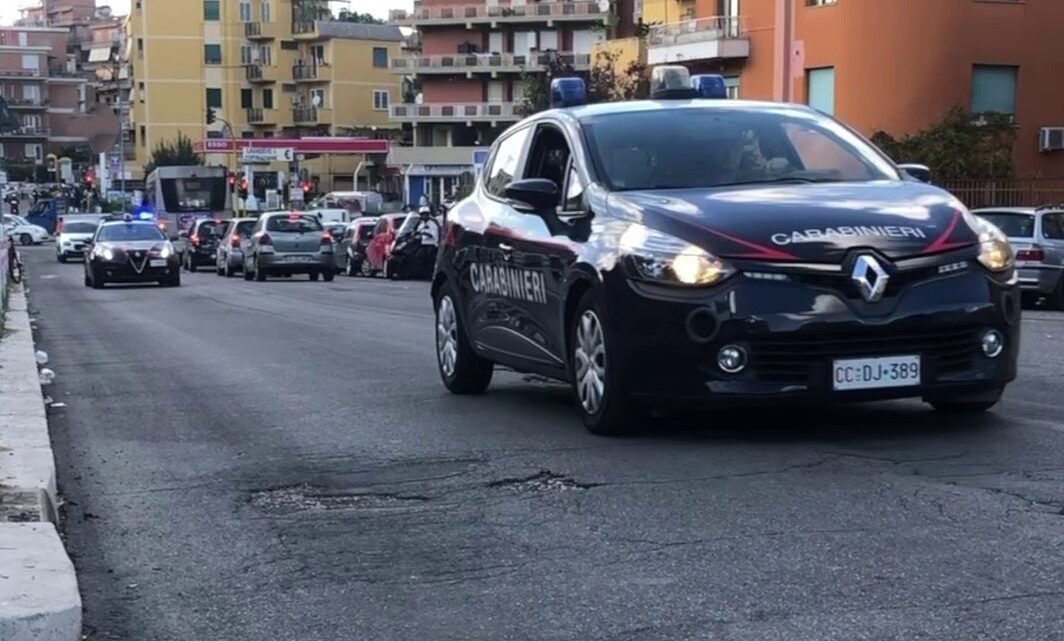 Tenta di rubare in un’abitazione, non si accorge che vicino ci sono i carabinieri, 33enne arrestato Tenta di rubare in un’abitazione, non si accorge che vicino ci sono i carabinieri, 33enne arrestato