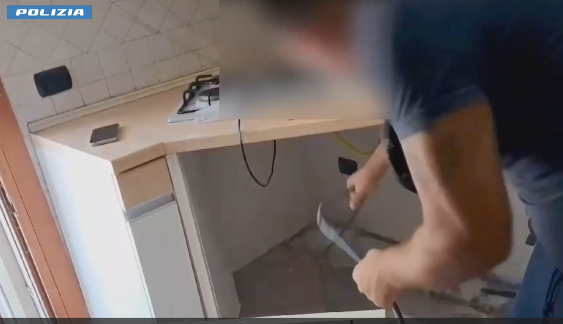 Sgominata banda spurgo, causava “inondazioni di liquami” per estorcere e truffare, 13 arresti Sgominata banda spurgo, causava “inondazioni di liquami” per estorcere e truffare, 13 arresti