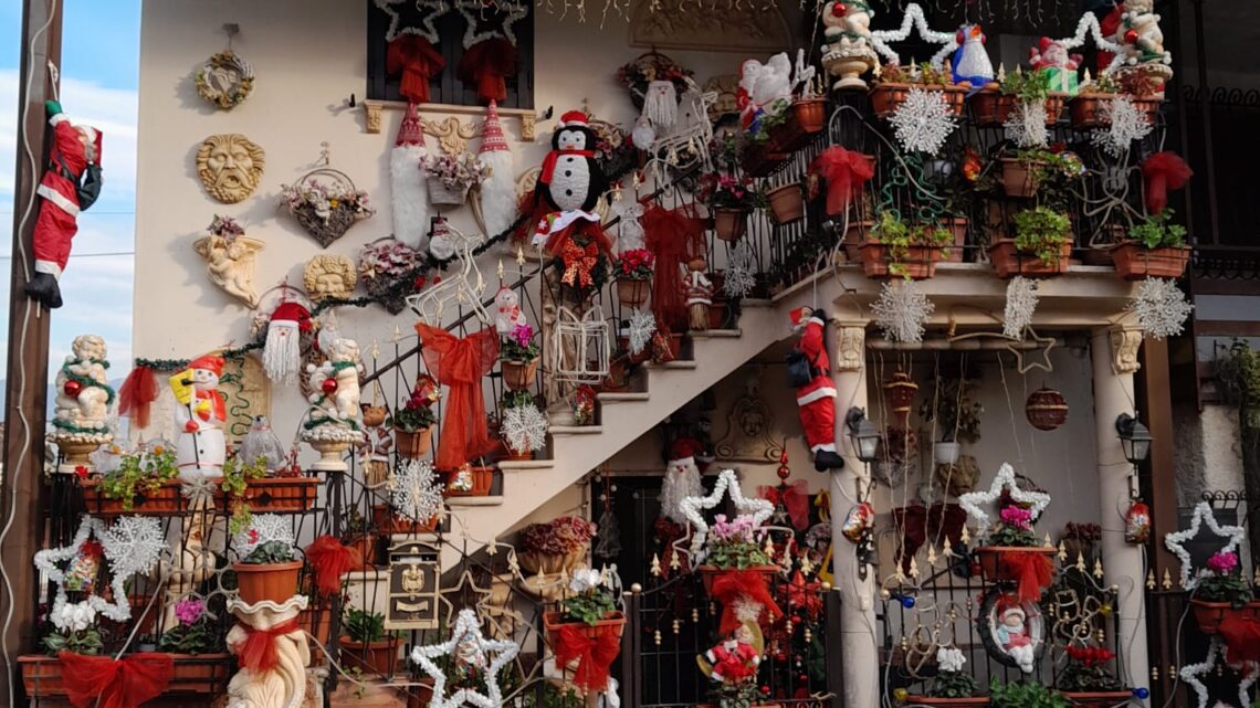 A Cassino la Casa del Natale della famiglia Pallucci, si rinnova tradizione decennale A Cassino la Casa del Natale della famiglia Pallucci, si rinnova tradizione decennale