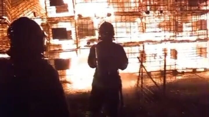 Cassino – Incendio in fabbrica di lavorazione materiale plastico, chiesto intervento dell’Arpa