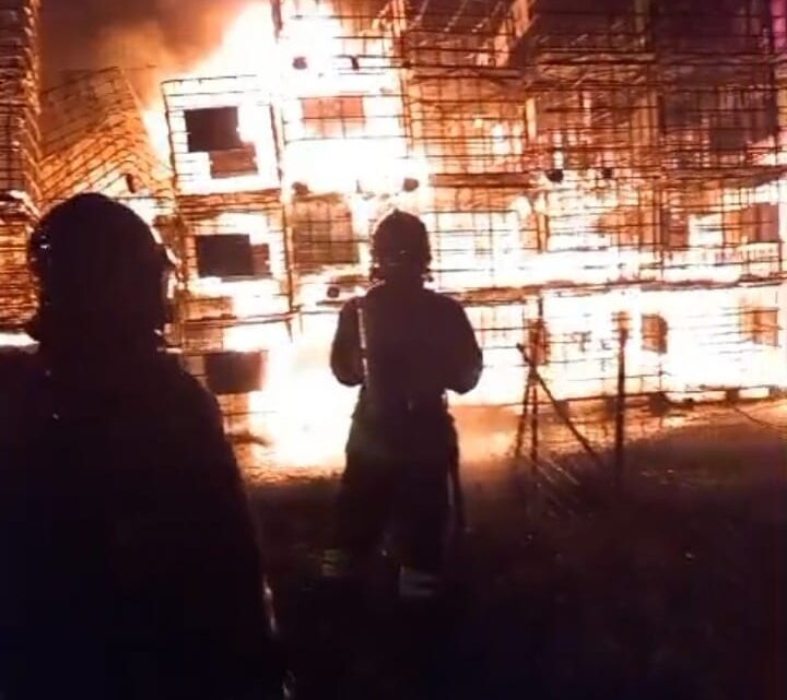 Cassino – Incendio in fabbrica di lavorazione materiale plastico, chiesto intervento dell’Arpa