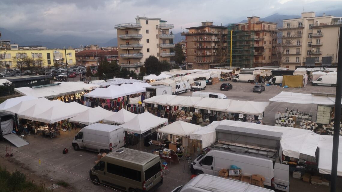 Successo di presenze per “Gli ambulanti di Forte dei Marmi” in Campo Miranda Successo di presenze per “Gli ambulanti di Forte dei Marmi” in Campo Miranda