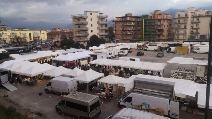 Successo di presenze per “Gli ambulanti di Forte dei Marmi” in Campo Miranda