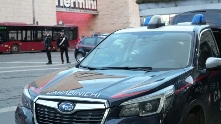 Roma – Controlli dei carabinieri nei quartieri Esquilino e Tuscolano