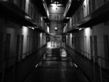 Napoli – Blitz nel centro penitenziario di Secondigliano, 18 cellulari scovati nella sezione alta sicurezza
