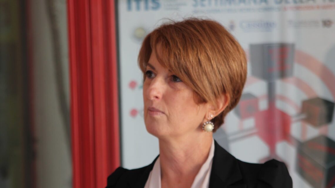 “E mo’ basta” dura replica della Tamburrini al consigliere Evangelista, sulla mensa scolastica