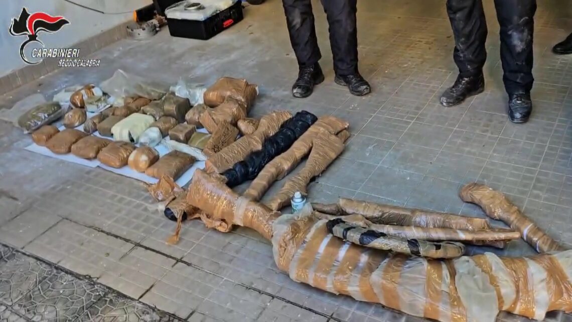 Armi da guerra, munizioni e materiale esplosivo sequestrati a Reggio Calabria