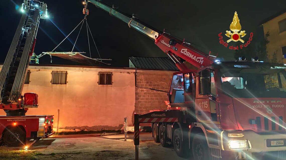 Forte vento, numerosi interventi dei vigili del fuoco nel casertano