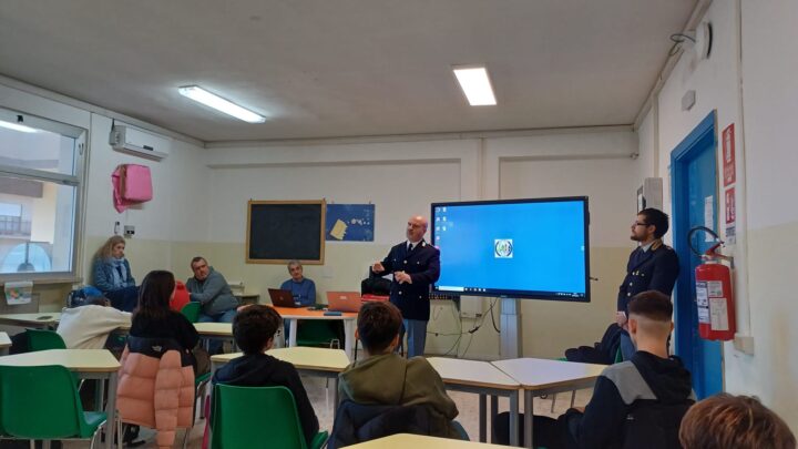 La polizia di Stato di Fondi  incontra gli studenti per parlare di legalità