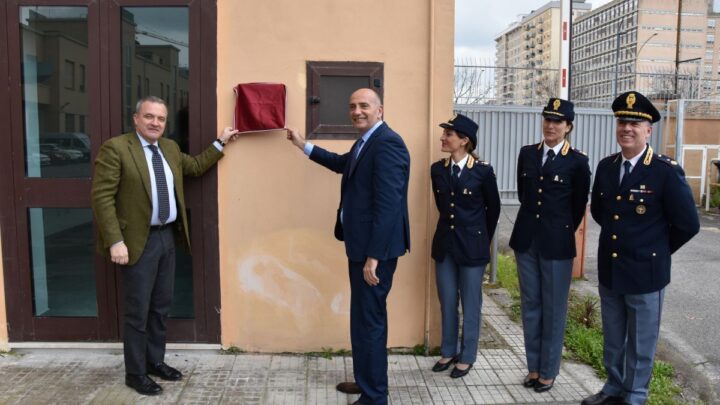 Il presidente della Provincia di Latina inaugura il nuovo ufficio reperti della Questura