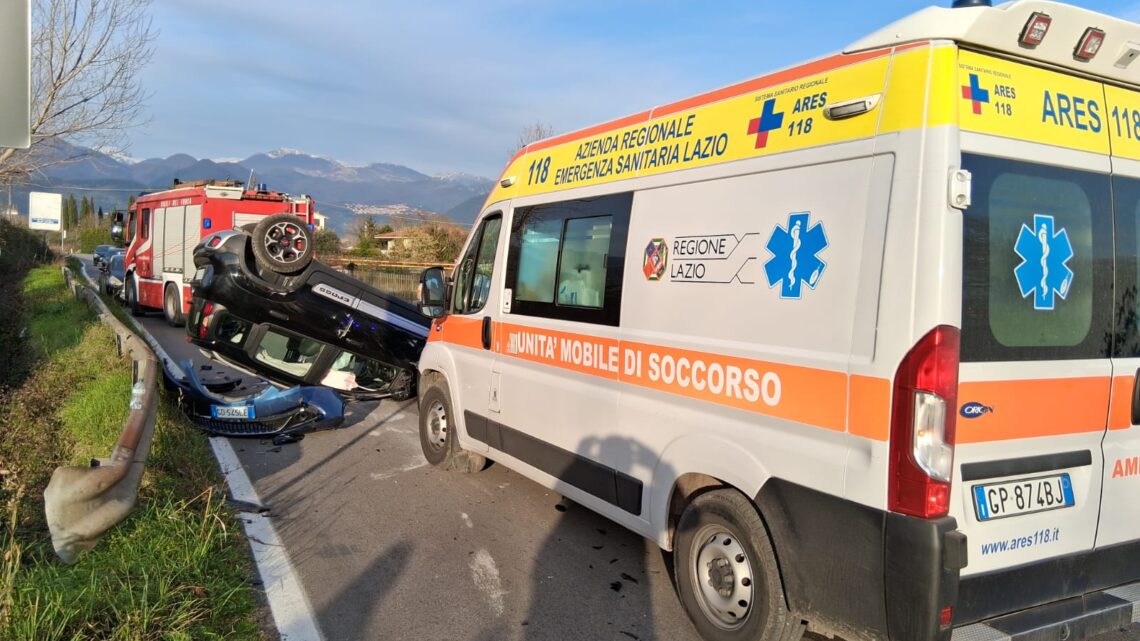 Cassino, incidente stradale su via Sferracavallo, feriti due cugini