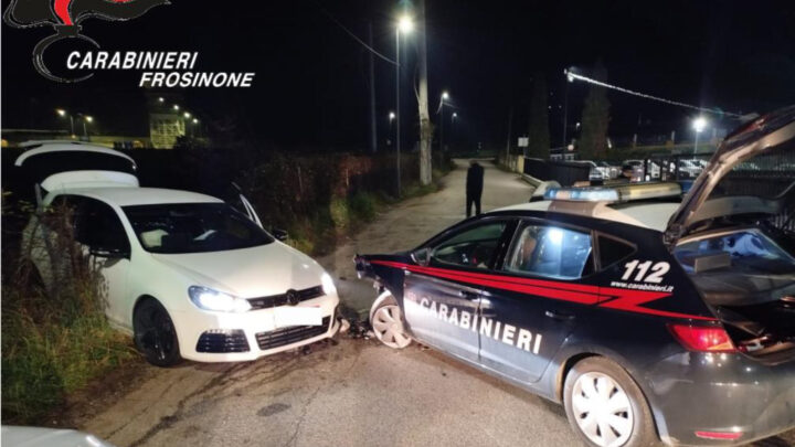 Cassino  – I Carabinieri sventano un furto presso una concessionaria, ladri speronano i Carabinieri e scappano