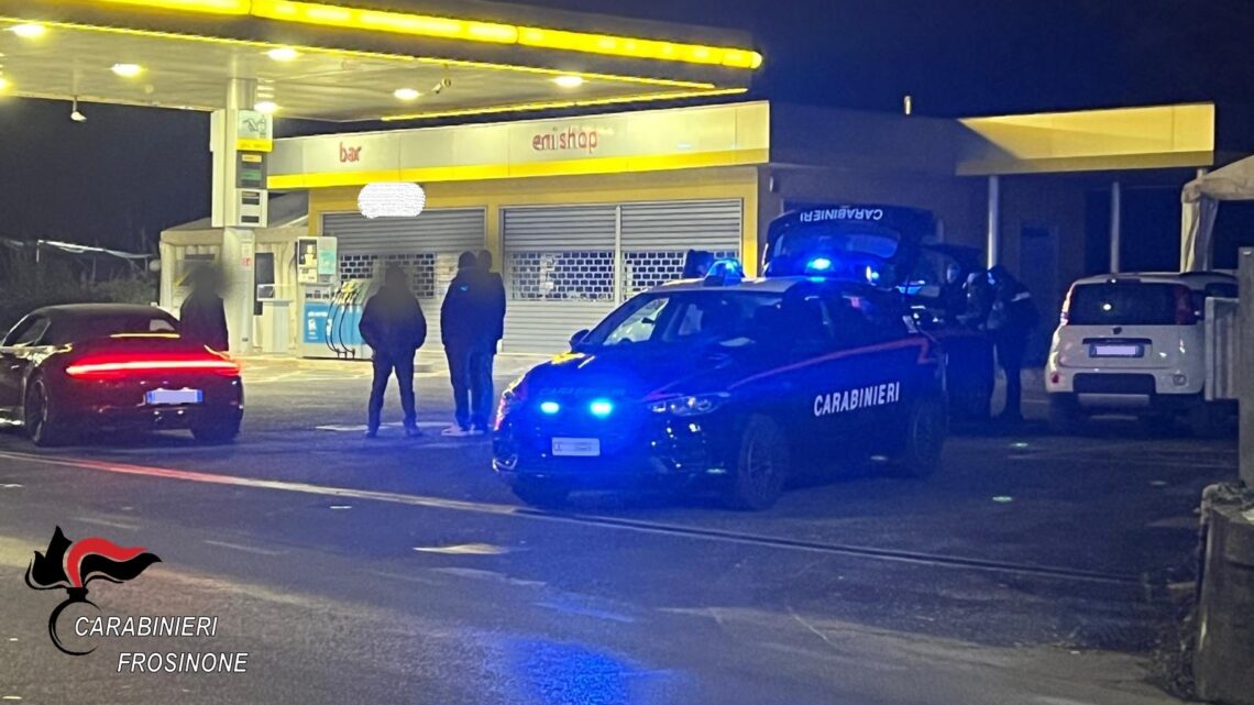 In stato alterazione armato di machete, katane e marijuana, denunciato 35enne ad Aprilia