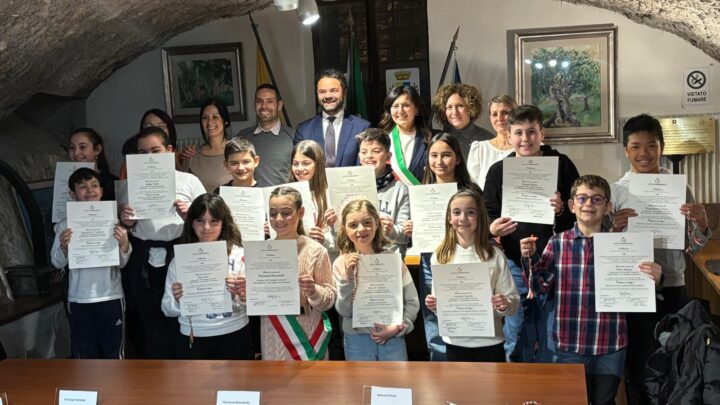 A Sermoneta si insedia Consiglio comunale bambine e bambini, Marianna sindaco a 10 anni