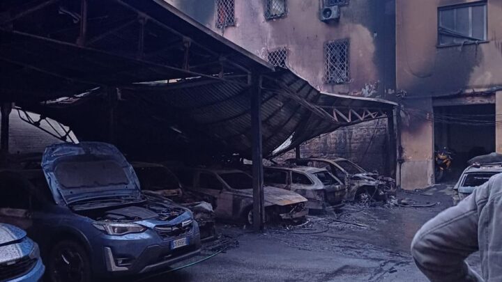 Incendio al Commissariato di Albano, Fsp Polizia: “Origine dolosa, fa il paio con l’attentato alla caserma dei Carabinieri di Castel Gandolfo. Clima terribile”  