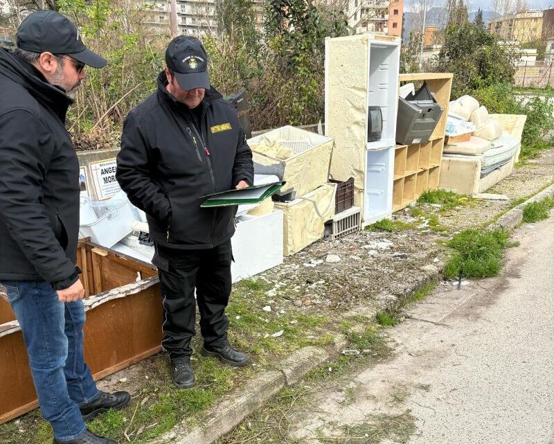 Pontone: “Deposito di rifiuti ingombranti prenotazione e deposito la sera prima del ritiro, come da regolamento”