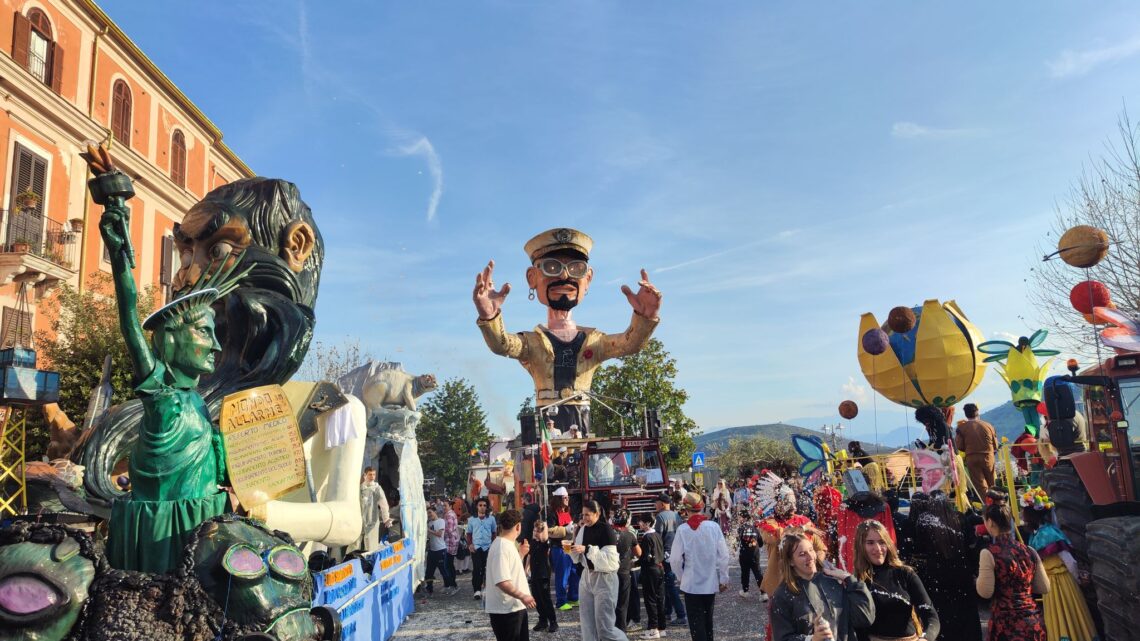 Arce, un Carnevale indimenticabile: colori, musica e divertimento invadono il paese Arce, un Carnevale indimenticabile: colori, musica e divertimento invadono il paese