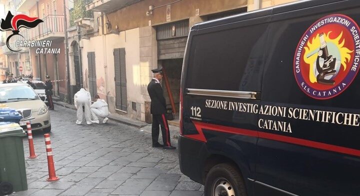 Bimba lanciata dal balcone nel catanese, madre in stato di fermo per omicidio, affetta da crisi post parto