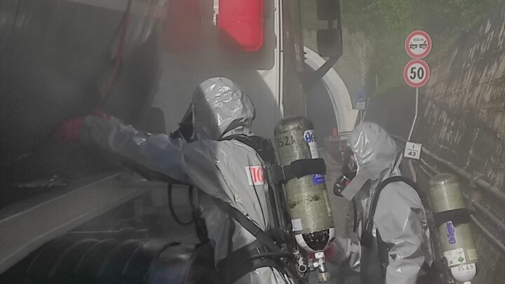 Incidente stradale sulla Statale 85: tir perde acido cloridico, Vigili del Fuoco in azione tra le gallerie di Isernia Nord e Centro