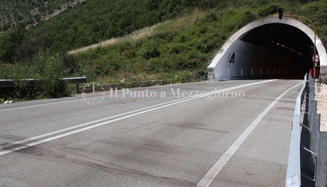 Incidente tra quattro auto in galleria a Capistrello, chiusa la Sora Avezzano Incidente tra quattro auto in galleria a Capistrello, chiusa la Sora Avezzano