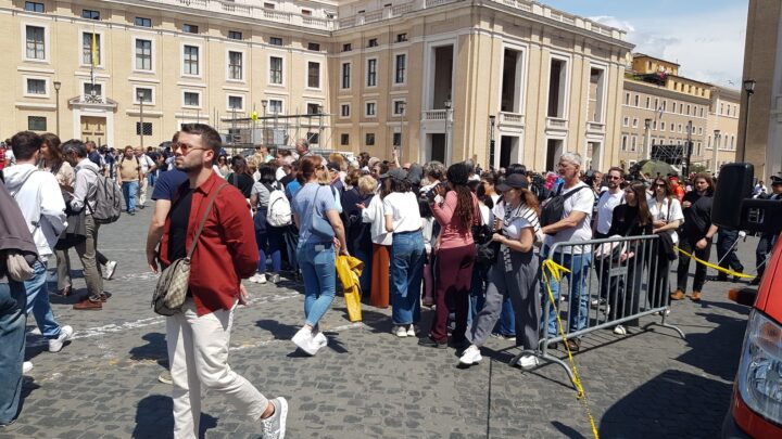 Funerali di Papa Francesco, Roma assediata da fedeli, capi di Stato e famiglie reali