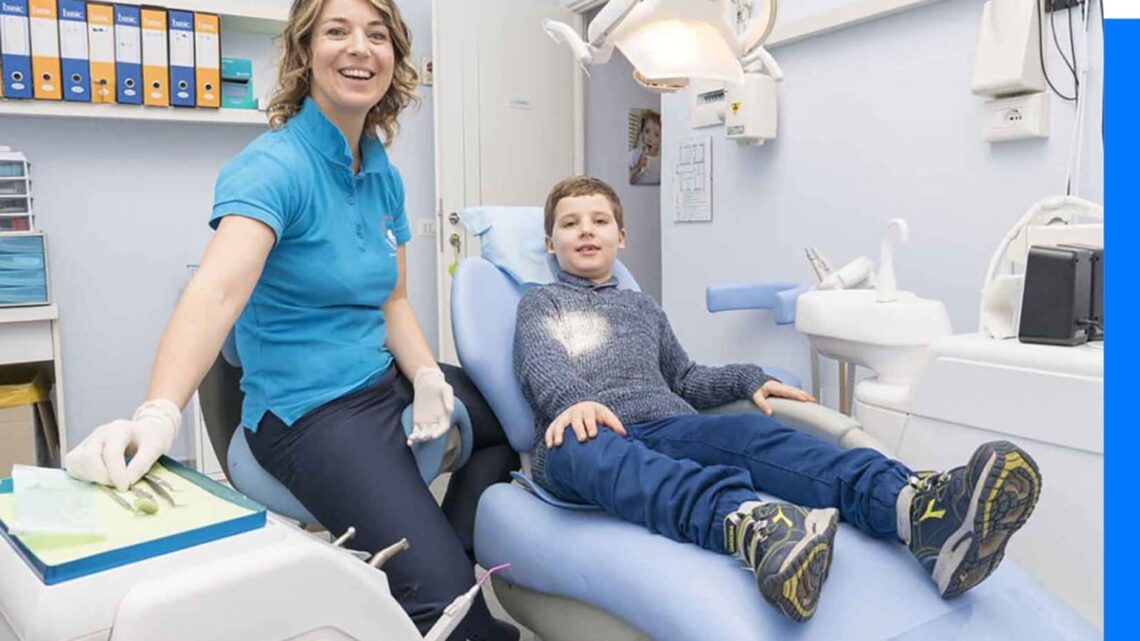 Igiene orale dei bambini: quando iniziare i controlli dal dentista Igiene orale dei bambini: quando iniziare i controlli dal dentista