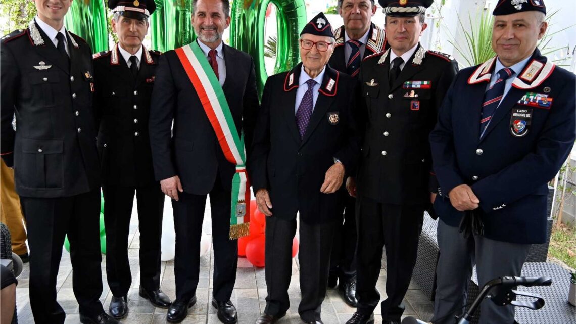 Latina – Onorificenza 100 anni dell’Appuntato in congedo Michele Battista Latina – Onorificenza 100 anni dell’Appuntato in congedo Michele Battista