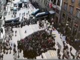 Scontri a Roma durante manifestazione contro decreto Sicurezza, manifestanti tentano di superare il blocco – video