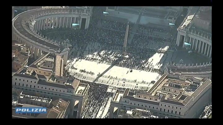 Conclave, oltre 150mila persone a San Pietro in meno di un’ora. Gestito afflusso dalla Questura in sicurezza
