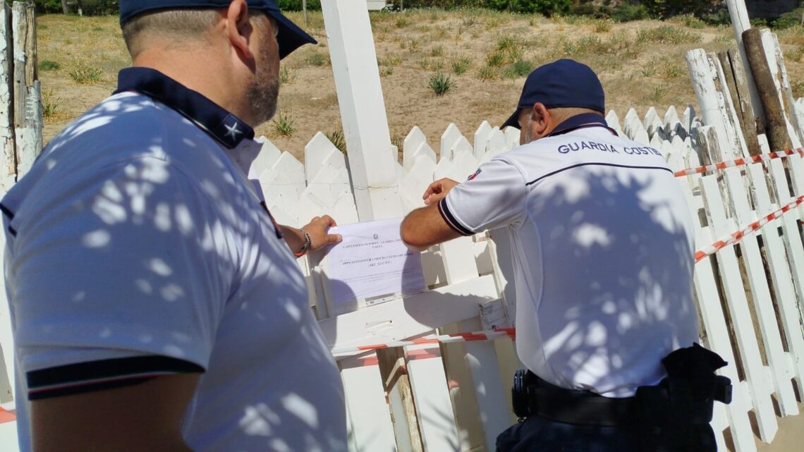 Staccionate per occupare spiagge libere e pesce pericoloso nei ristoranti, a Gaeta scattano i sequestri Staccionate per occupare spiagge libere e pesce pericoloso nei ristoranti, a Gaeta scattano i sequestri