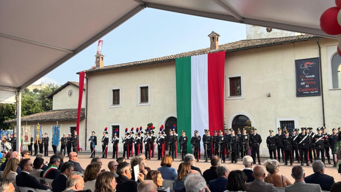 I 211 anni dell’Arma dei Carabinieri festeggiati a Frosinone. Quadrini: un tributo al coraggio e alla dedizione I 211 anni dell’Arma dei Carabinieri festeggiati a Frosinone. Quadrini: un tributo al coraggio e alla dedizione