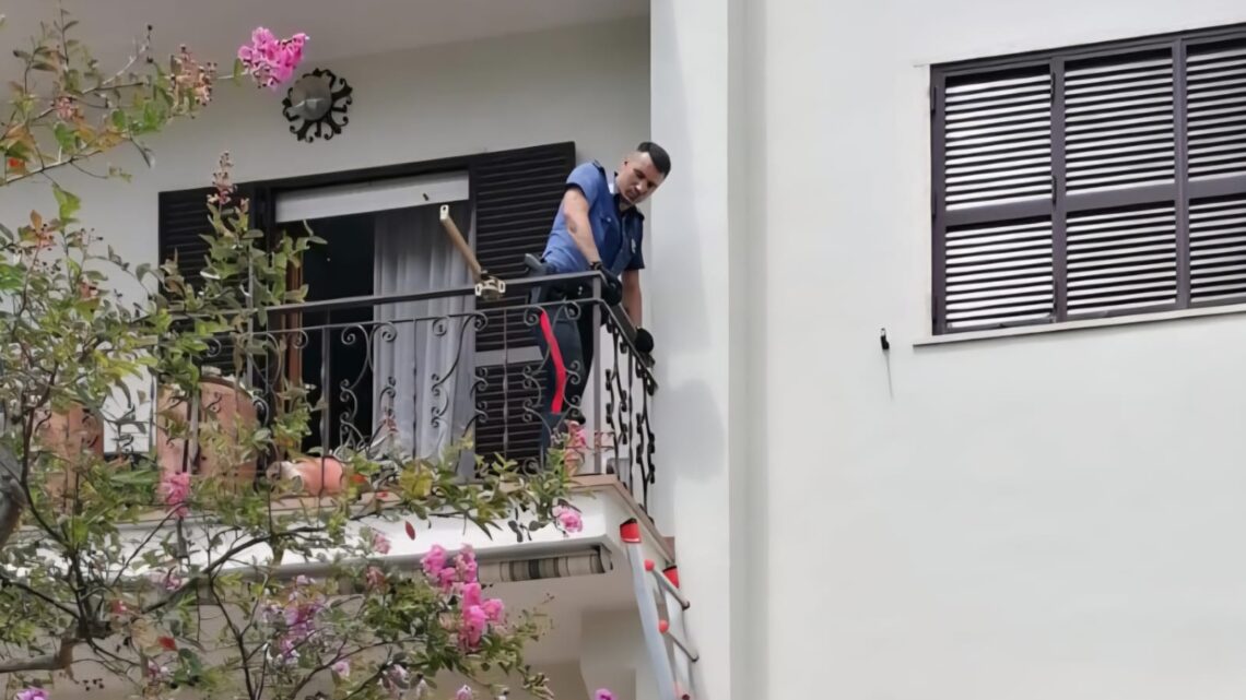 Albano Laziale – Incendio in palazzina, anziana salvata dai Carabinieri arrampicandosi con una scala di fortuna