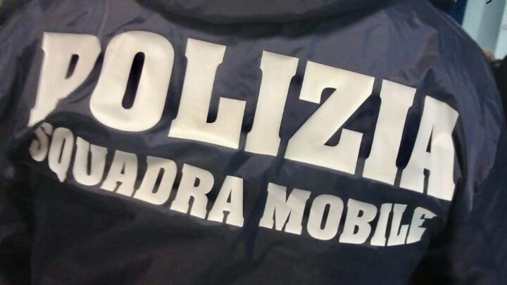 Si strappa il braccialetto elettronico e incendi la casa alla ex moglie, marito violento arrestato a Roma