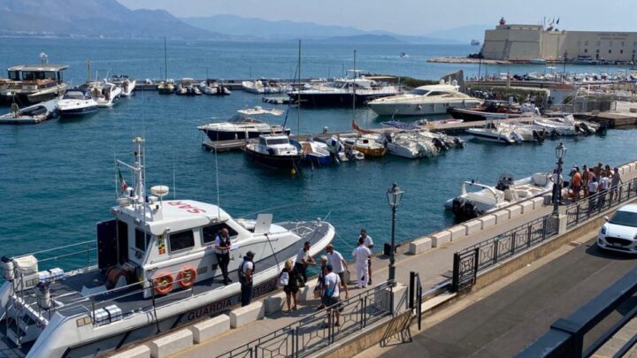 Undici persone salvate in mare a Gaeta dalla Guardia Costiera