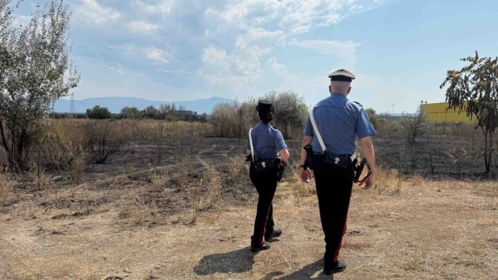 Due incendi in poche ore alle porte di Roma, identificato denunciato il piromane