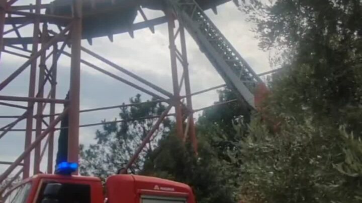 Bloccati sulle montagne russe a Cinecittá world, intervengono i Vigili del fuoco