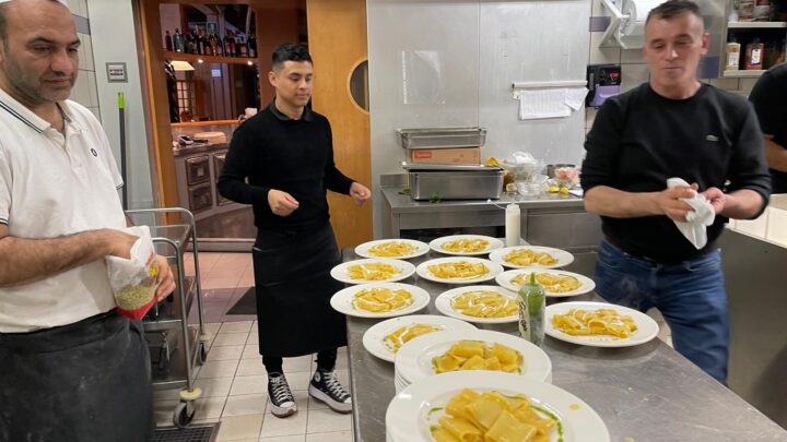 Una mensa dall’organico multietnico, alla Clab di Bolzano lavorano 40 dipendenti di 21 Paesi diversi