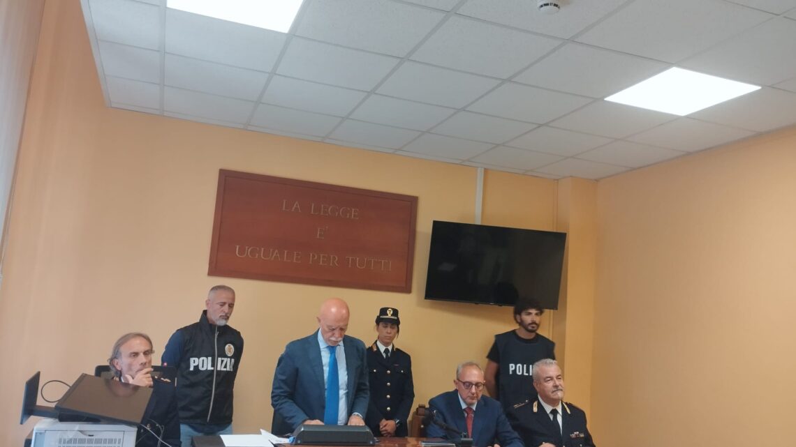 Pizzeria “stupefacente” a Cassino, arrestata per spaccio la titolare. Aveva due etti di cocaina