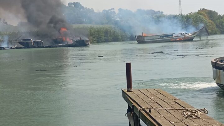 Incendio nel rimessaggio di barche a Fiumicino, al lavoro cinque squadre di pompieri