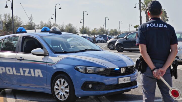 A 16 anni truffano una anziana a Viterbo e scappano in auto sull’A1, arrestati i due minorenni