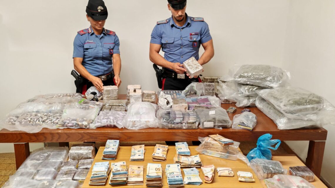 Cinquantadue chili di droga e 100mila euro sequestrati, colpo alla spaccio ai Castelli Romani e al pontino