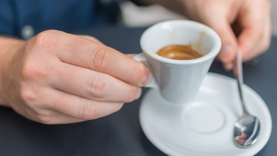 Due euro per sedersi al bar con i genitori a Cassino, la testimonianza di un lettore: “Mai più in quel posto”
