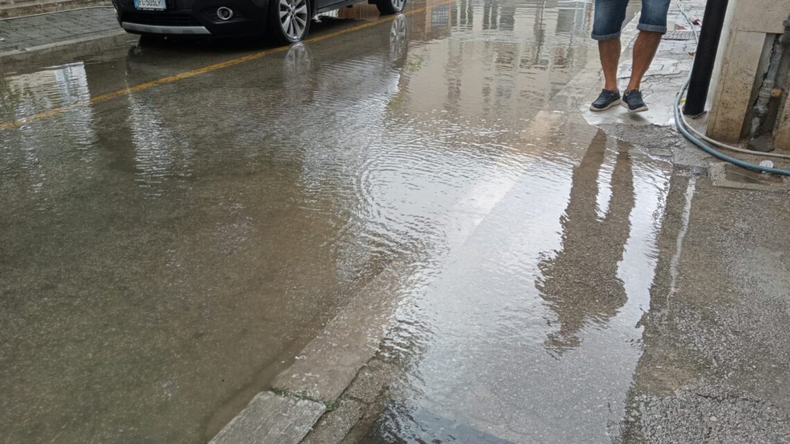 Temporale estivo a Cassino trasforma in piscina piazza De Gasperi – Le Foto