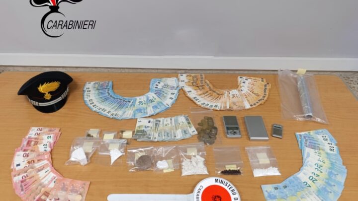 Cassino – Arrestata 47enne per spaccio di droga, sequestrati cocaina, crack, marijuana e oltre 6mila euro in contanti