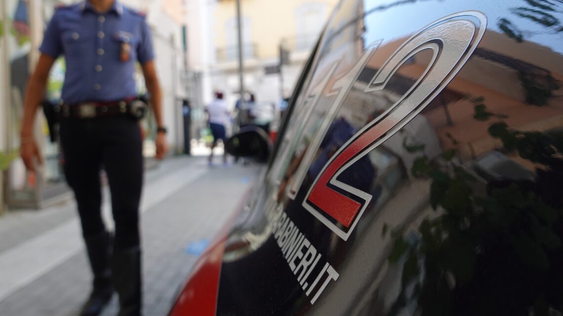 Capua – Bambino di 10 anni in bilico sul davanzale, tempestivo intervento dei carabinieri