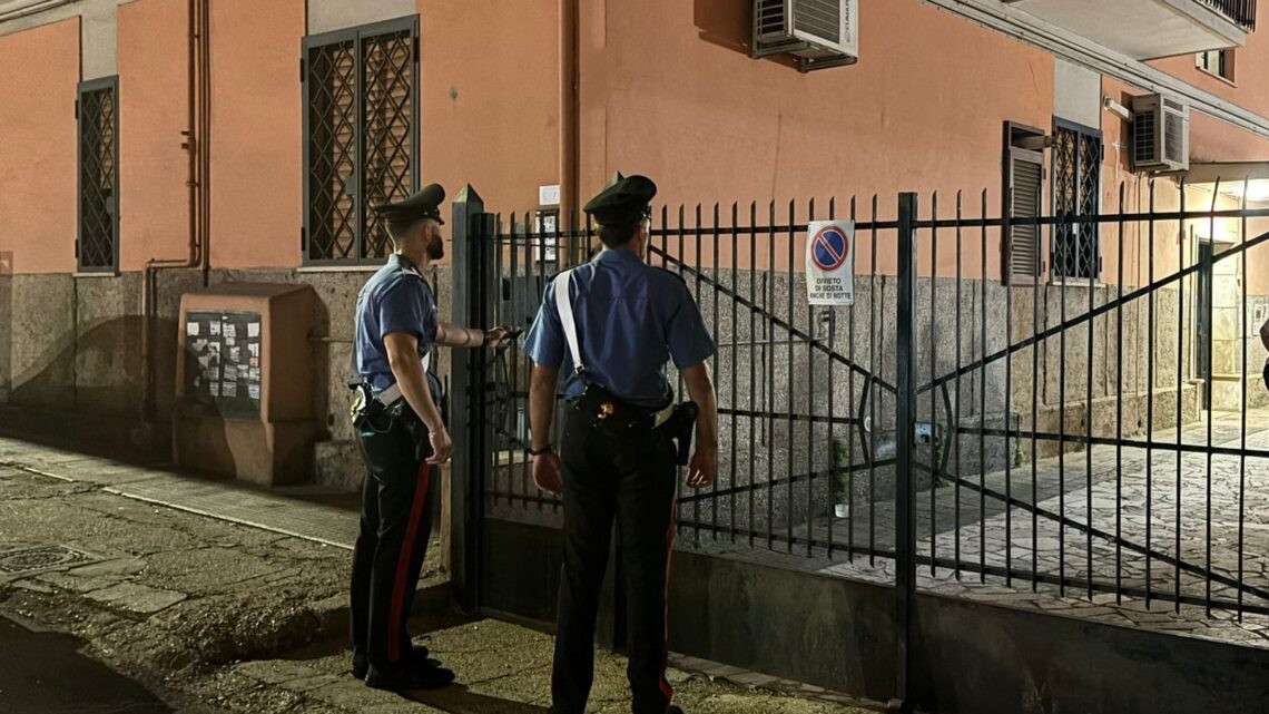 Sigaretta sul letto innesca incendio abitazione al Trullo, salvi 59enne e due cani