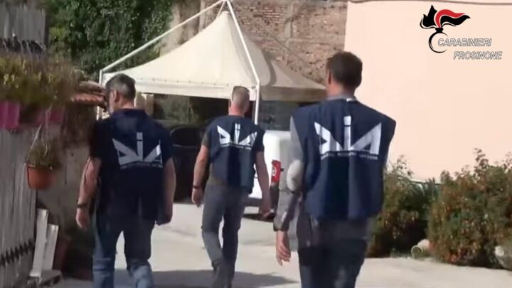 Nove automezzi tra cui anche Audi e Porsche sequestrati dalla Dia e carabinieri a Sora