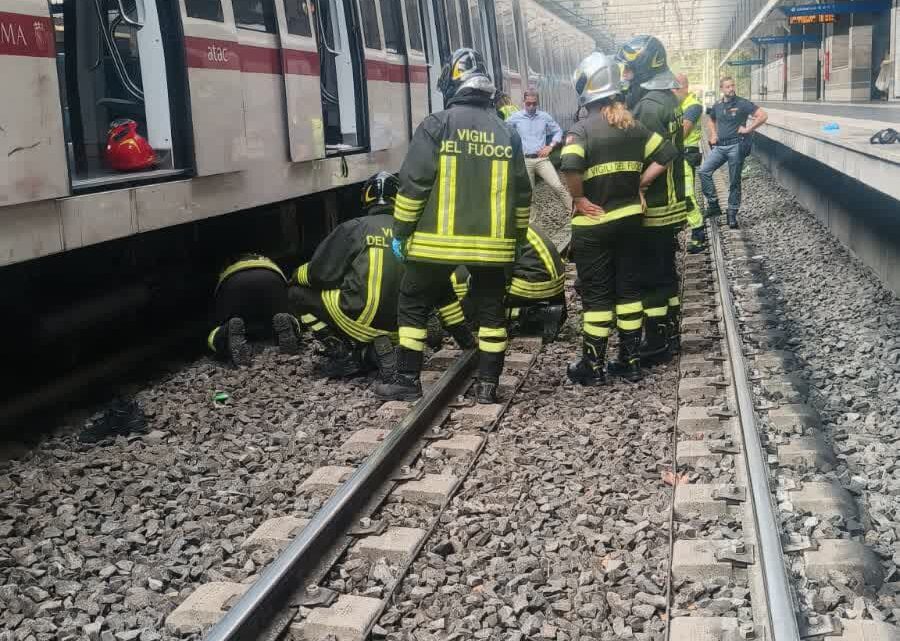 Giovane investito e ucciso da treno sulla linea Metro B, ipotesi suicidio